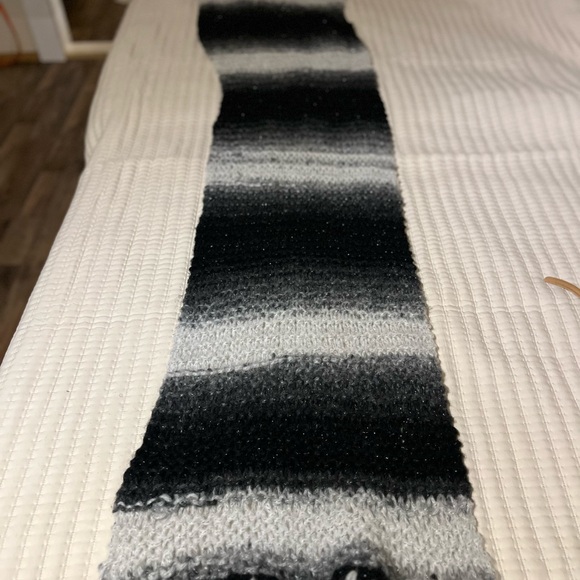 Handmade Accessories - Elegant Black and Gray Knit Scarf small pull see pic